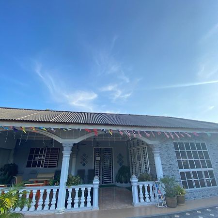 Teratak Tiga Homestay Padang Besar Kaki Bukit Exteriör bild